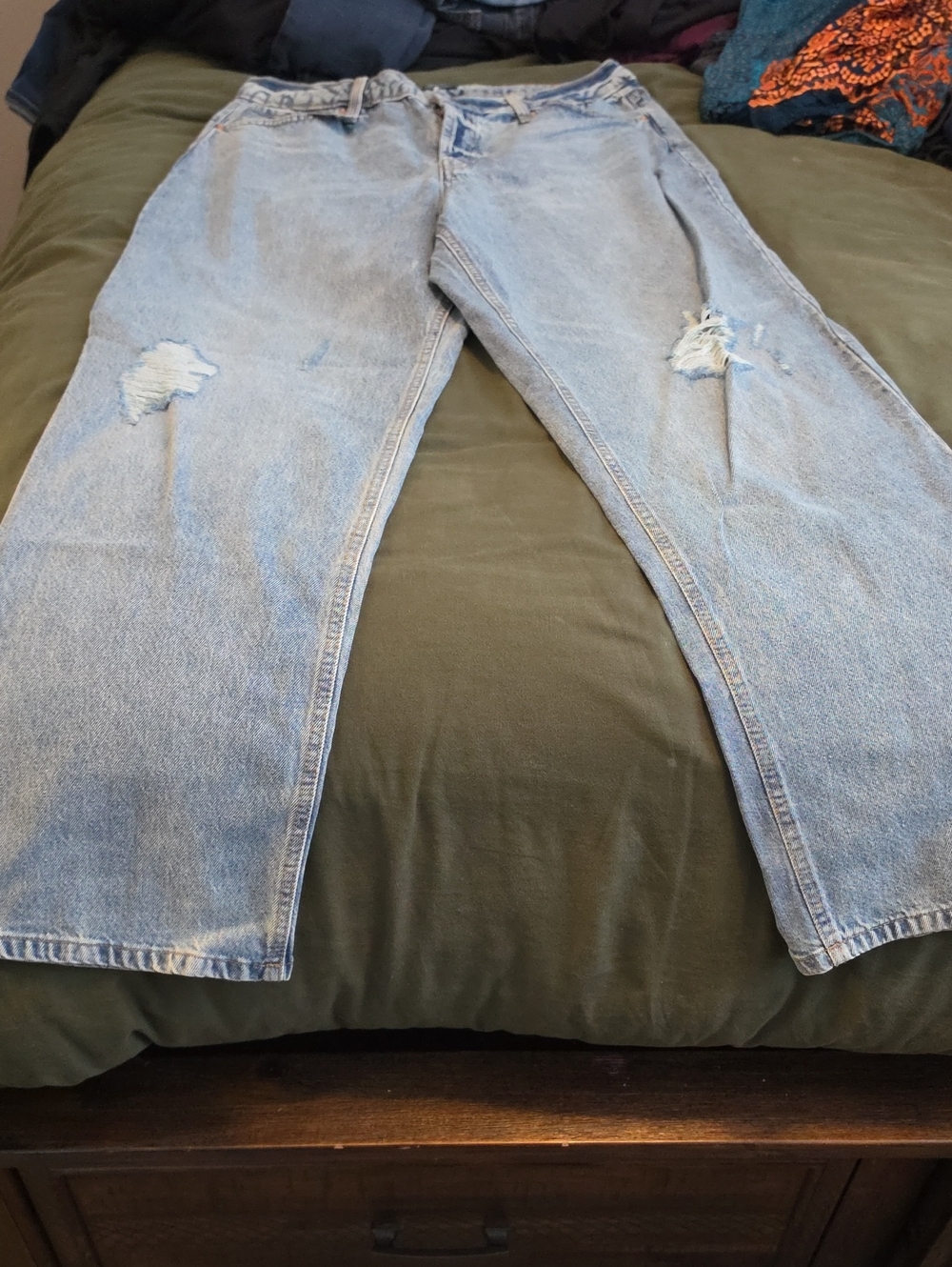 Light Wash Distressed Curvy Straight-Leg Jeans